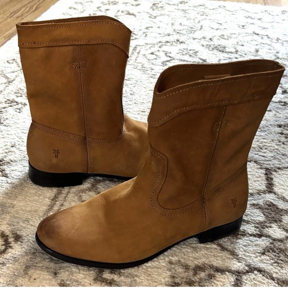 Stylish Tan Leather Boots for Women - Picture 3 of 4